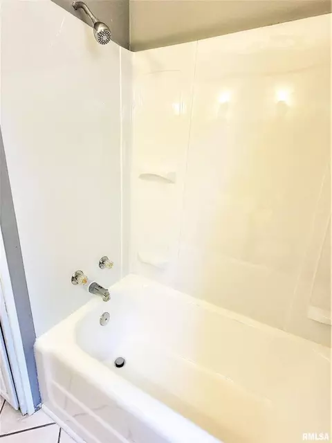 420 Flora Ave, Flora, IL 62839 photo 27