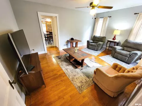 420 Flora Ave, Flora, IL 62839 photo 9