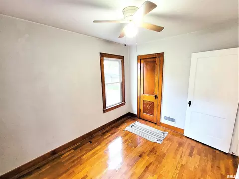 420 Flora Ave, Flora, IL 62839 photo 32