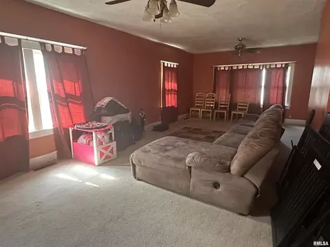210 Mitchell St, Benton, IL 62812 photo 3