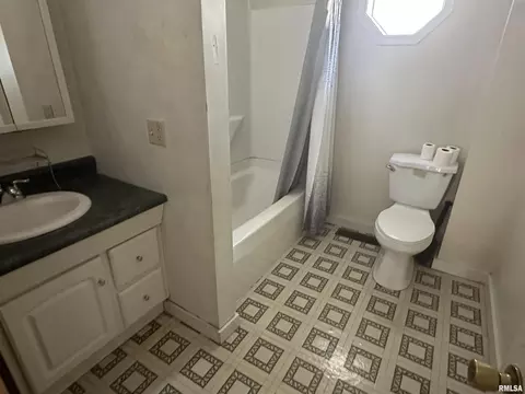 210 Mitchell St, Benton, IL 62812 photo 14