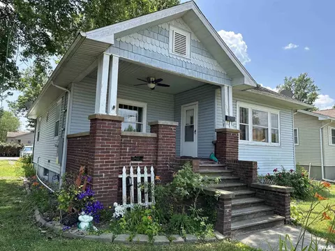 210 Mitchell St, Benton, IL 62812