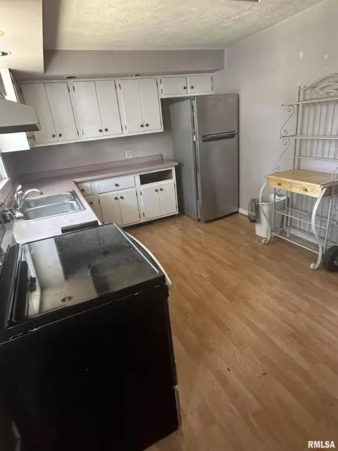210 Mitchell St, Benton, IL 62812 photo 8