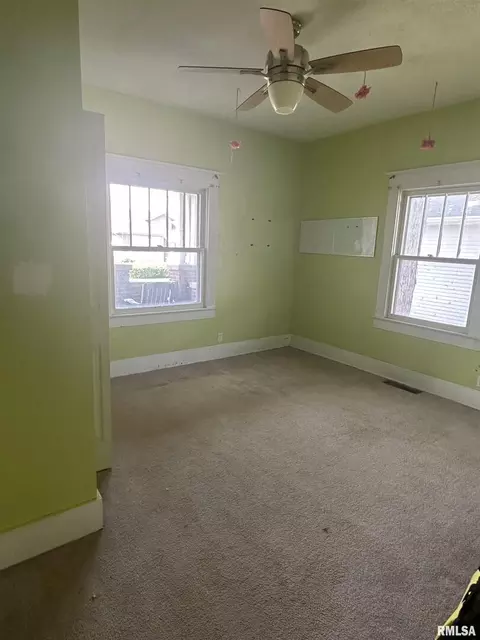 210 Mitchell St, Benton, IL 62812 photo 11