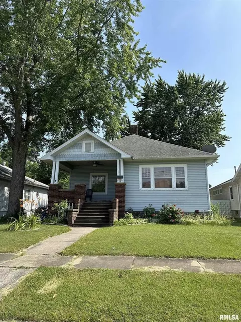 210 Mitchell St, Benton, IL 62812 photo 2