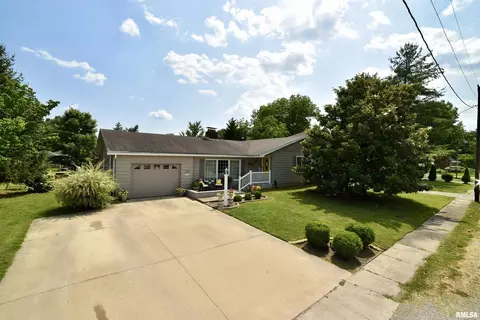 706 E 5th St, West Frankfort, IL 62896