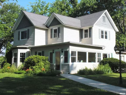 1012 W Grand Ave, Carterville, IL 62918