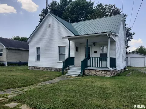 405 S State St, Christopher, IL 62822