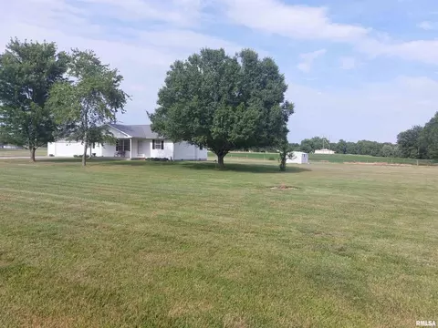 9528 N Monmouth Ln, Mount Vernon, IL 62864