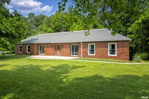 4 Magnolia Ln, Carbondale, IL 62903
