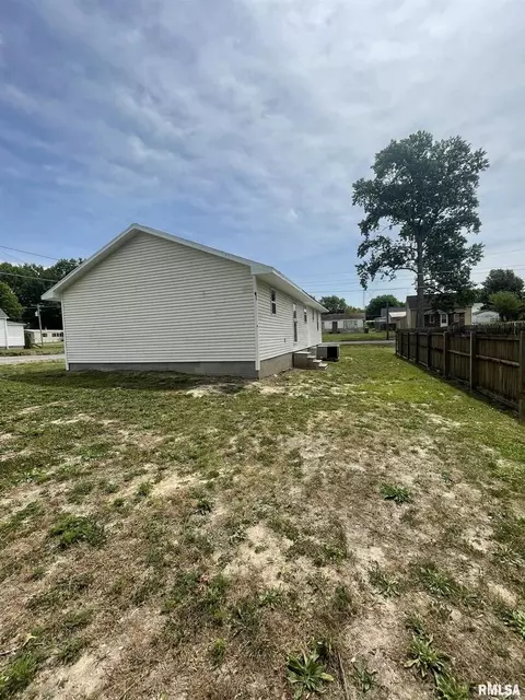 401 S Mulkey St, Christopher, IL 62822 photo 12