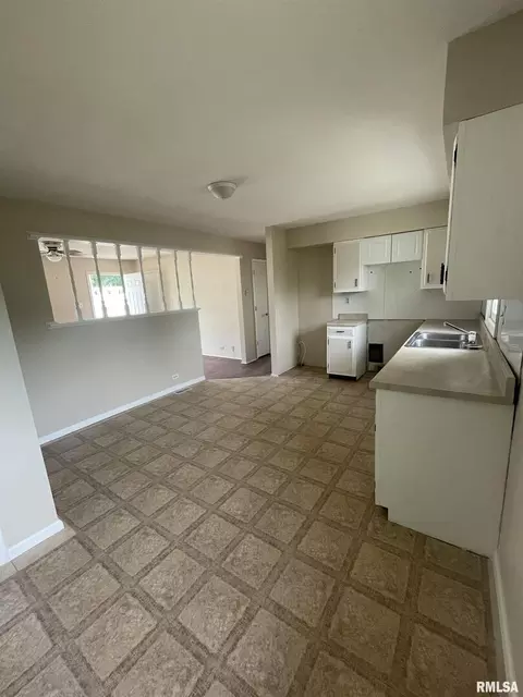 401 S Mulkey St, Christopher, IL 62822 photo 10