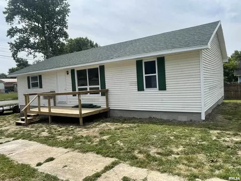401 S Mulkey St, Christopher, IL 62822
