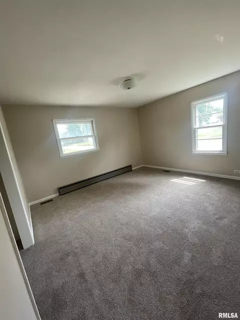 401 S Mulkey St, Christopher, IL 62822 photo 8