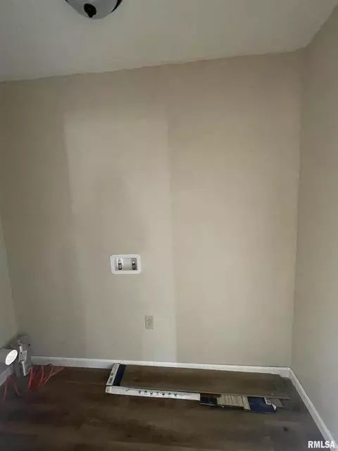 401 S Mulkey St, Christopher, IL 62822 photo 9