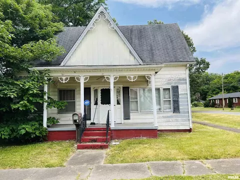 1137 Lincoln St, Eldorado, IL 62930