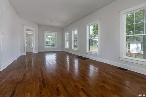 912 E Main St, Marion, IL 62959 photo 11