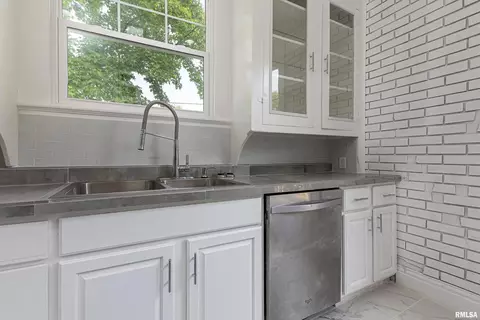 912 E Main St, Marion, IL 62959 photo 16