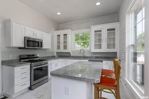 912 E Main St, Marion, IL 62959 photo 13
