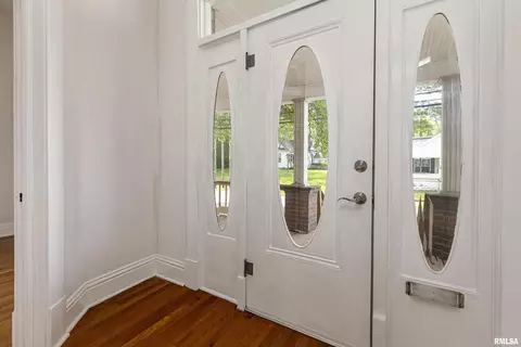 912 E Main St, Marion, IL 62959 photo 9