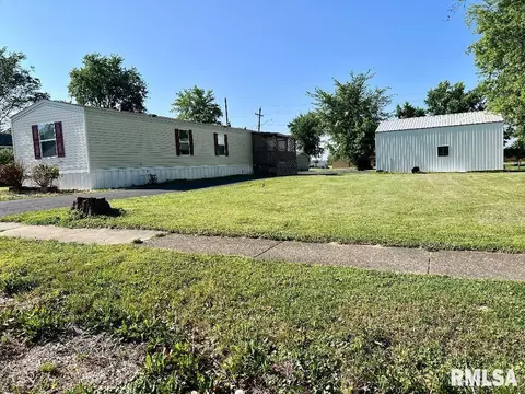 221 Washington St, Dix, IL 62830