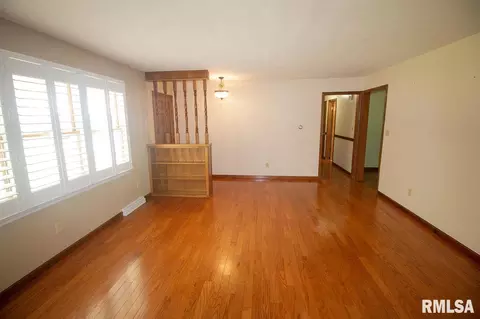640 Nancy Dr, Centralia, IL 62801 photo 7