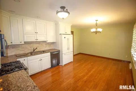 640 Nancy Dr, Centralia, IL 62801 photo 9