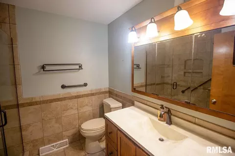 640 Nancy Dr, Centralia, IL 62801 photo 17