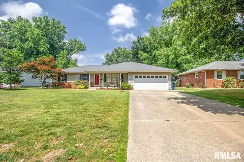 640 Nancy Dr, Centralia, IL 62801