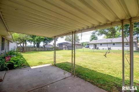 640 Nancy Dr, Centralia, IL 62801 photo 24