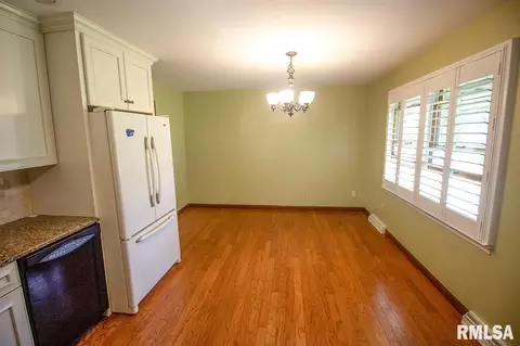 640 Nancy Dr, Centralia, IL 62801 photo 8