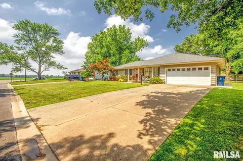 640 Nancy Dr, Centralia, IL 62801 photo 3