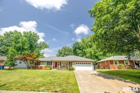 640 Nancy Dr, Centralia, IL 62801 photo 2
