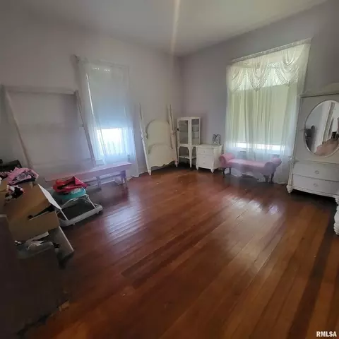 226 N Beech St, Centralia, IL 62801 photo 3