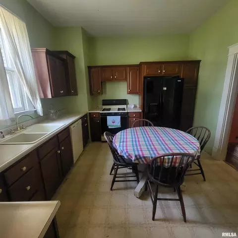 226 N Beech St, Centralia, IL 62801 photo 9