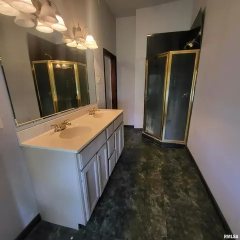226 N Beech St, Centralia, IL 62801 photo 13