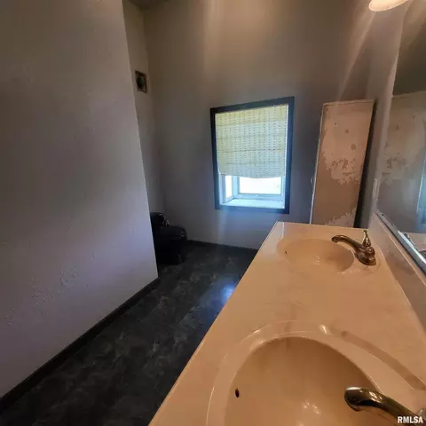 226 N Beech St, Centralia, IL 62801 photo 14