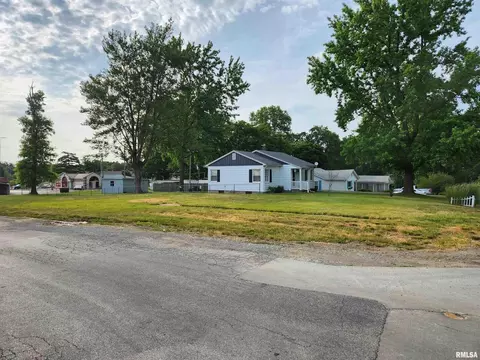 3 Westwood Dr, Mount Vernon, IL 62864
