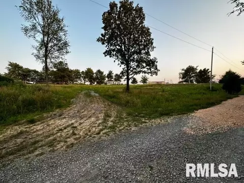 145 Cherokee Dr, Goreville, IL 62939