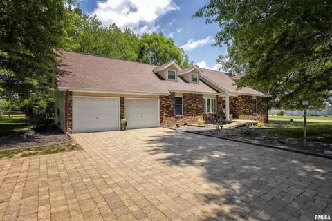 1401 Matthew Dr, Marion, IL 62959