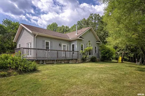 690 Ryan Ln, Cobden, IL 62920