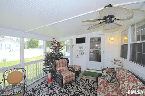 313 Evergreen Trl, Herrin, IL 62948 photo 17