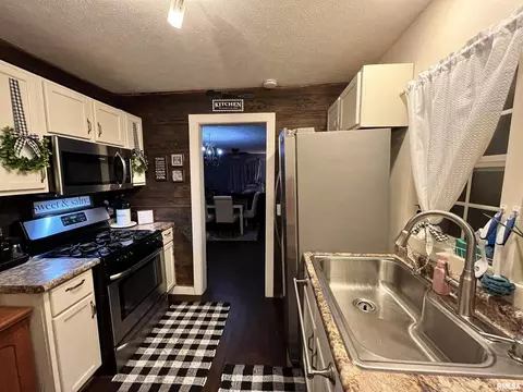 1005 E Griggs St, Marion, IL 62959 photo 7