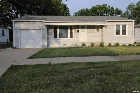 704 S Willow St, Effingham, IL 62401