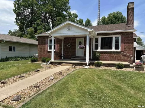 607 Elm St, West Frankfort, IL 62896
