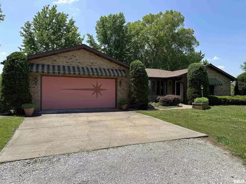 11592 Country Club Rd, West Frankfort, IL 62896