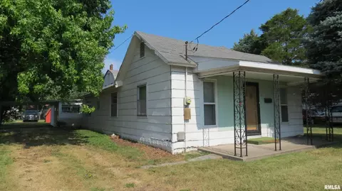 27 N Hickory St, Du Quoin, IL 62832