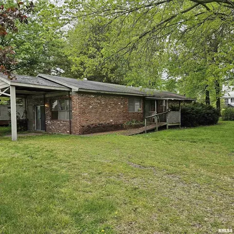 1115 Grove St, Eldorado, IL 62930