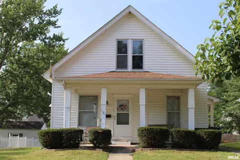 121 W Warmouth St, Salem, IL 62881