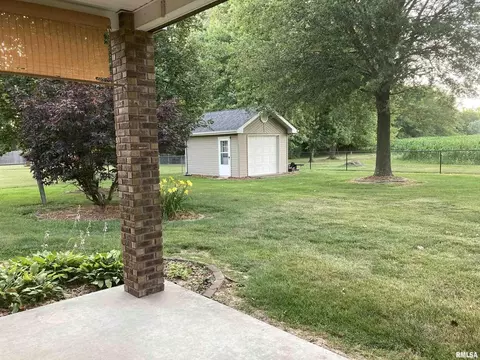 1504 E Willow Dr, Marion, IL 62959 photo 3